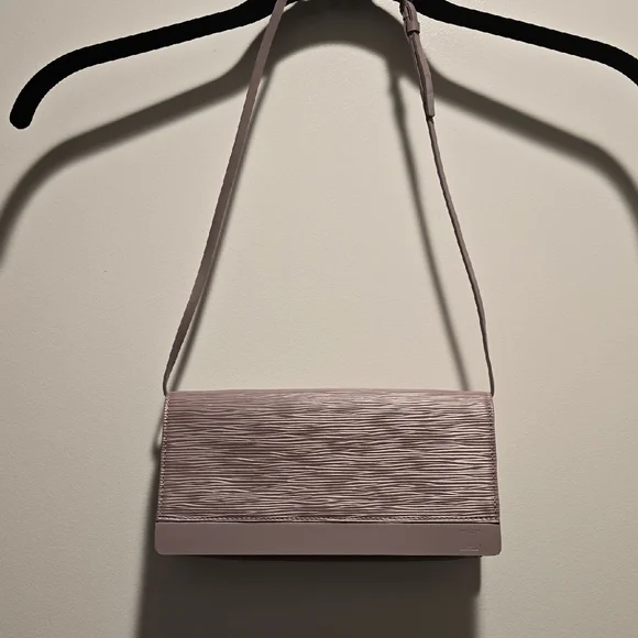 Louis Vuitton Lilac Epi Leather Honfleur Pochette Handbag - Picture 3 of 10